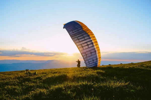Quels sont les meilleurs spots pour faire du parapente en tandem dans les Alpes françaises ?