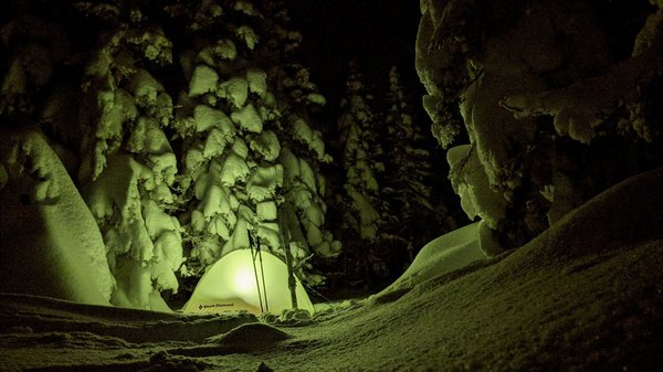 Comment optimiser l'organisation d'un campement pour une randonnée en ski de fond?